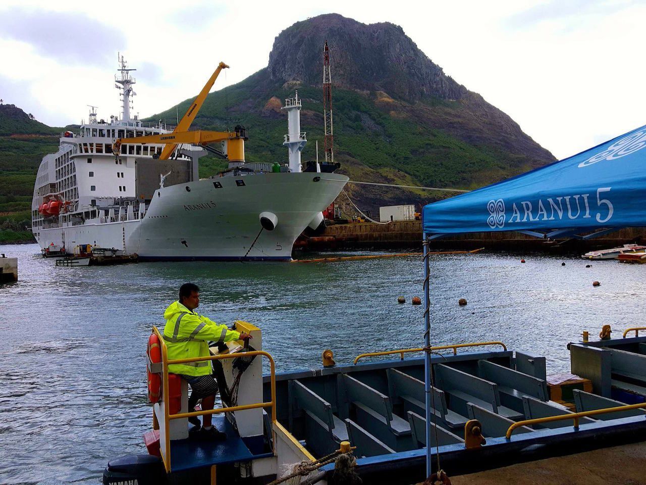 The freighter Aranui 5 cruising in Tahiti