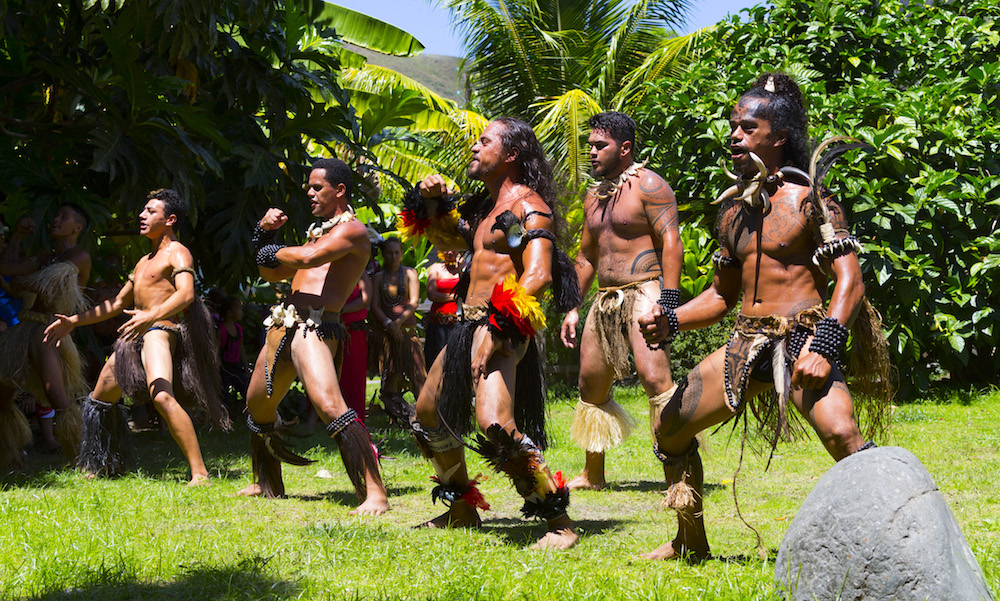 Tahiti dancing