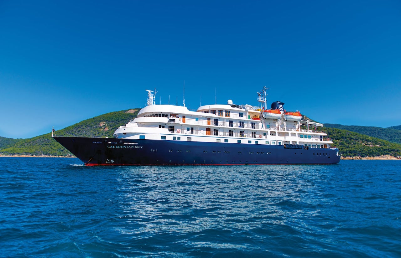 caledonian sky cruise ship