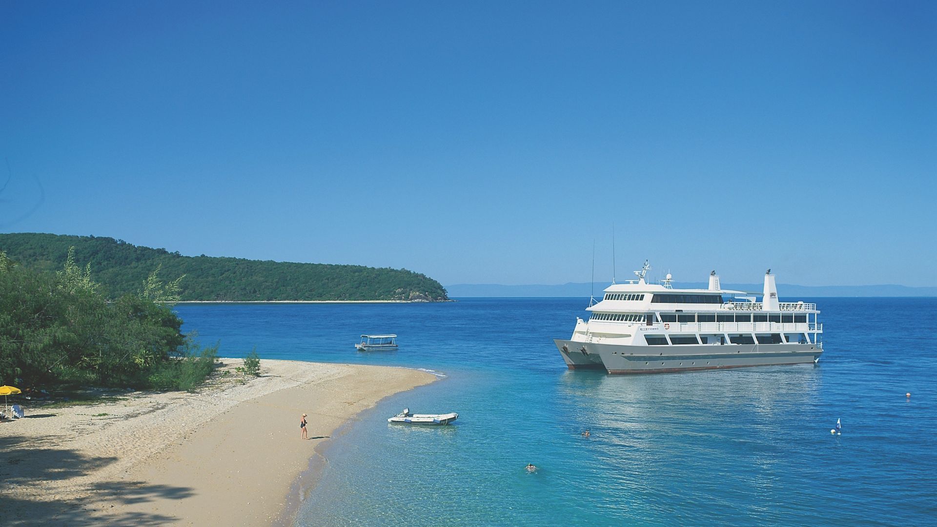 great barrier reef live aboard cruise