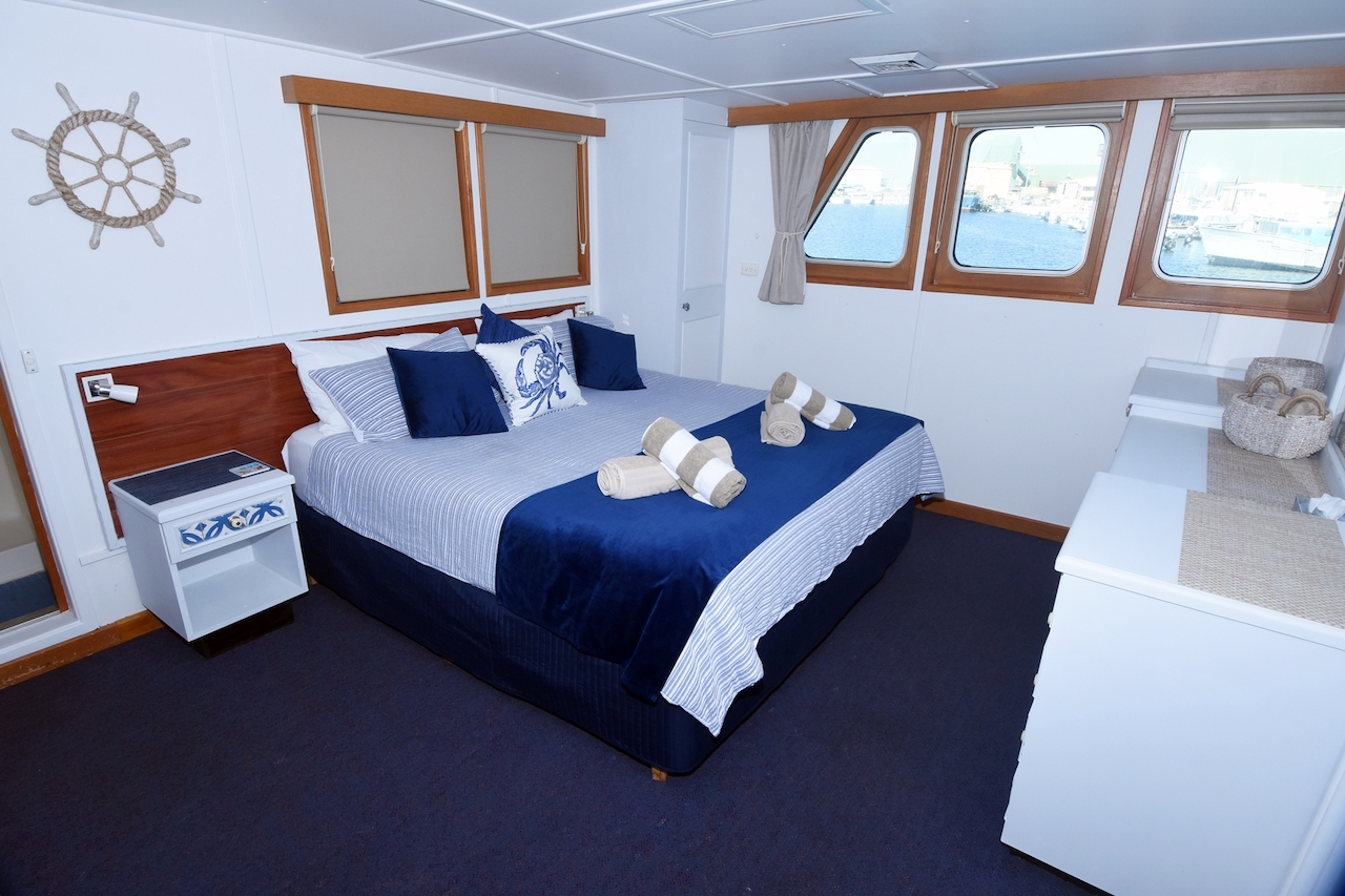 Eco Abrolhos King Deluxe Stateroom