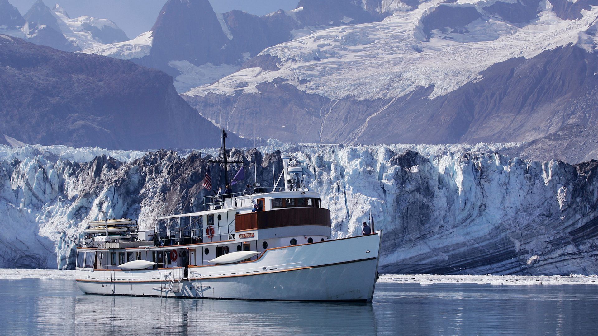 tug boat Alaska glacier bay cruise